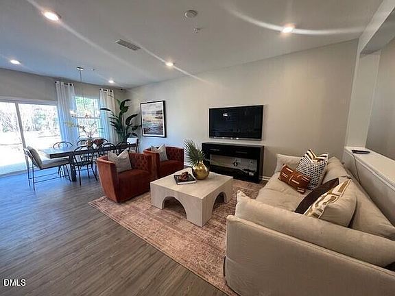 4th image of 103 Golden Gate Ln