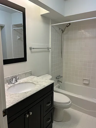 1017 N Ave NE #B Photo 1