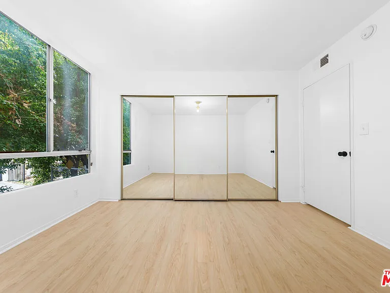 406 N Oakhurst Dr #105 — Photo 20