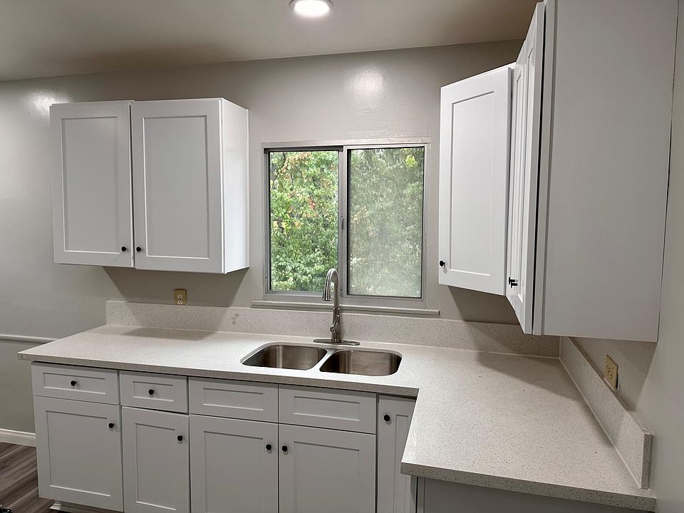 1st image of 119 W I St #123