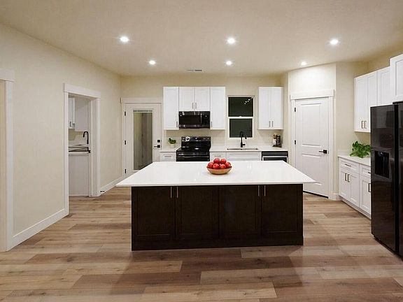 4th image of 2473 N Kings Rd