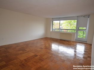 71 Monmouth St #2, Brookline, MA 02446