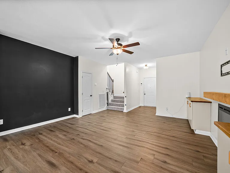 1042 Winesap Rd — Photo 7