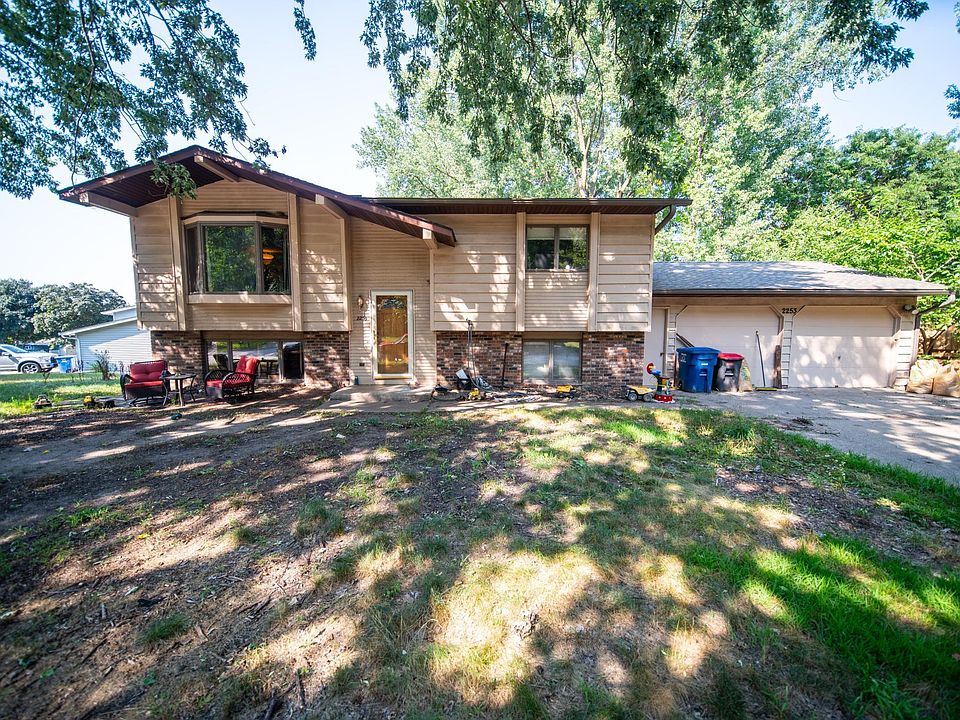 1st image of 2253 Patch Cres