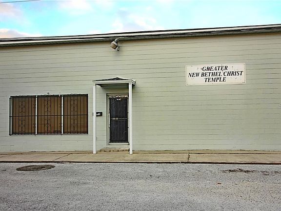 4th image of 1322 E Memorial Blvd