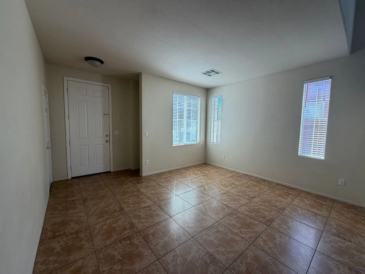4 bedroom in North Summerlin — Photo 3