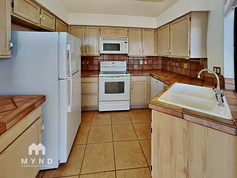 1606 W Calle Del Ducado — Photo 4
