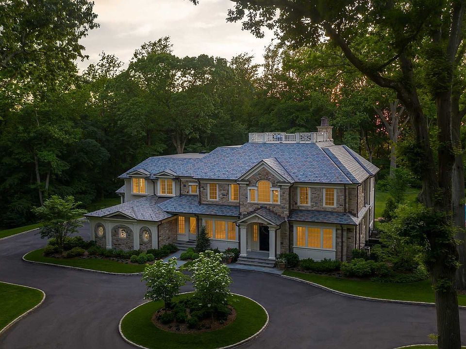 1st image of 17 Spring Hill Ln