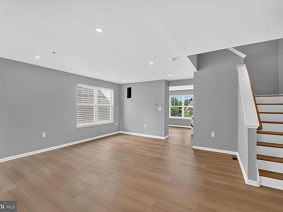 5th image of 4014 Blakney Ln SE