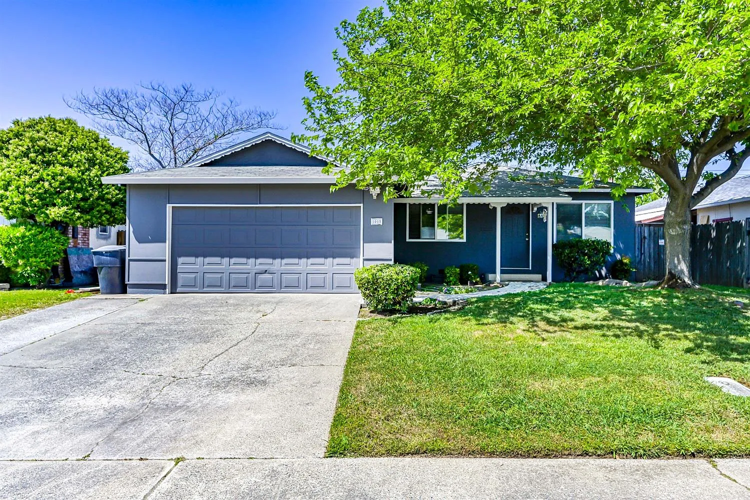 1015 Coloma Way photo 1