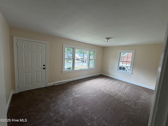3rd image of 712 Grove St NE