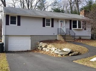 1 Oakridge Dr, Rutland, MA 01543