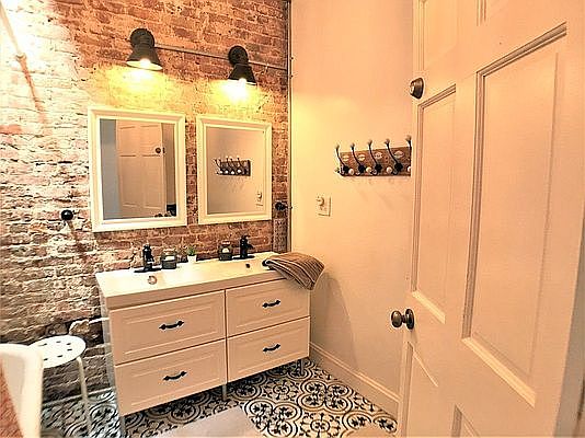 4th image of 621 Macon St #Penthouse