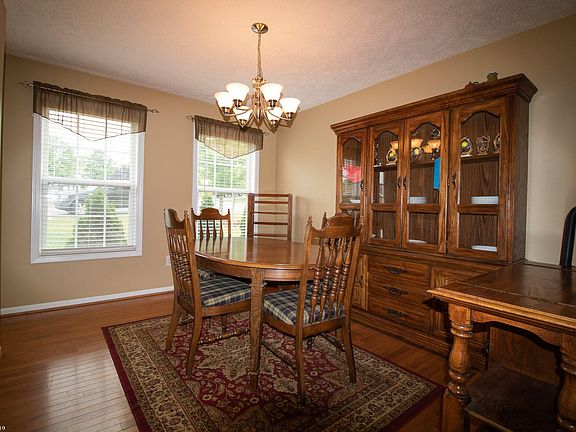 3rd image of 105 Sequoia Cir NW