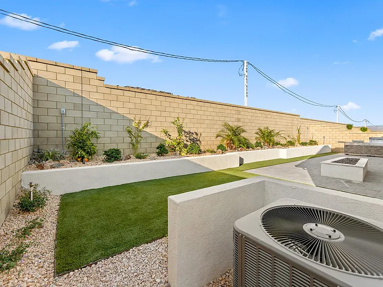 73774 Mojave Desert Dr — Photo 32