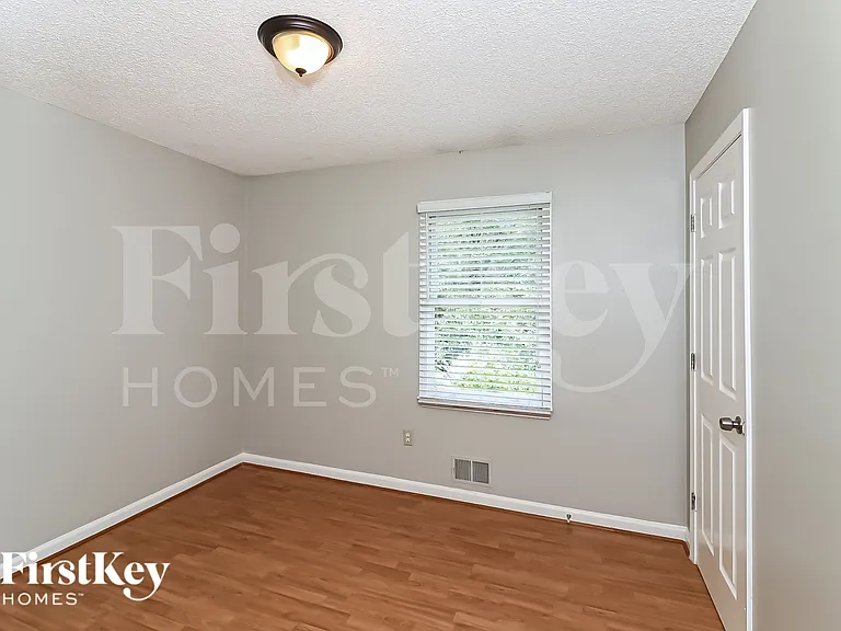 1688 Independence Dr — Photo 13