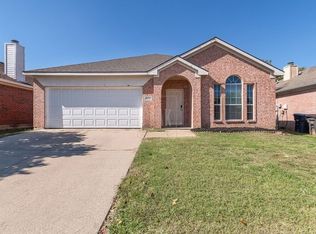 8621 Rainy Lake Dr, Fort Worth, TX 76244