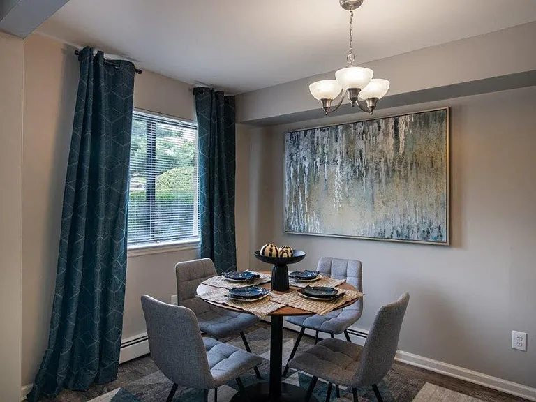 Imperial Gardens Apartment Homes — Photo 6