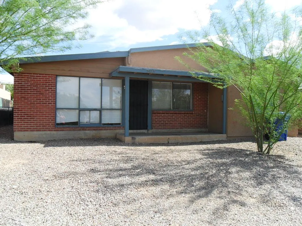 808 E Lester St — Photo 1