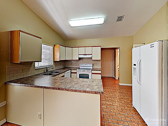 5th image of 916 Daffodil Dr