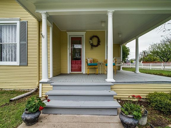 2nd image of 501 W Pecan St