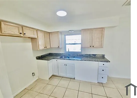320 S Grosse Ave #A — Photo 8