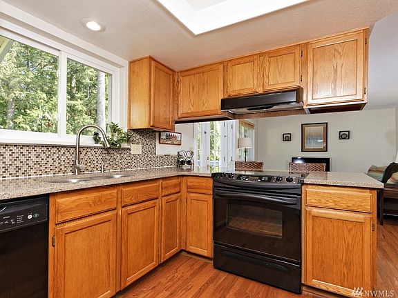 4th image of 10373 Ashley Cir NW