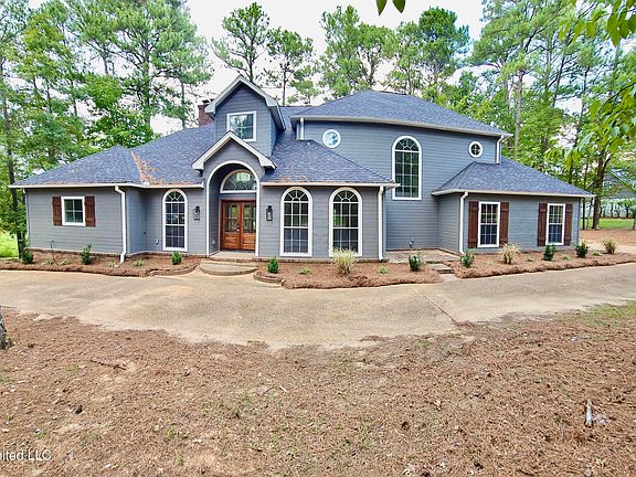 3rd image of 155 Bridlewood Dr