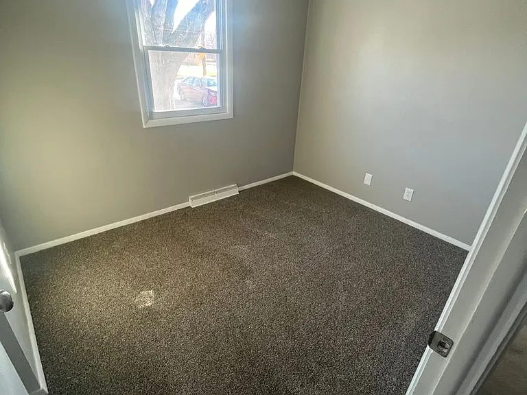 3210 N Marquette St — Photo 9