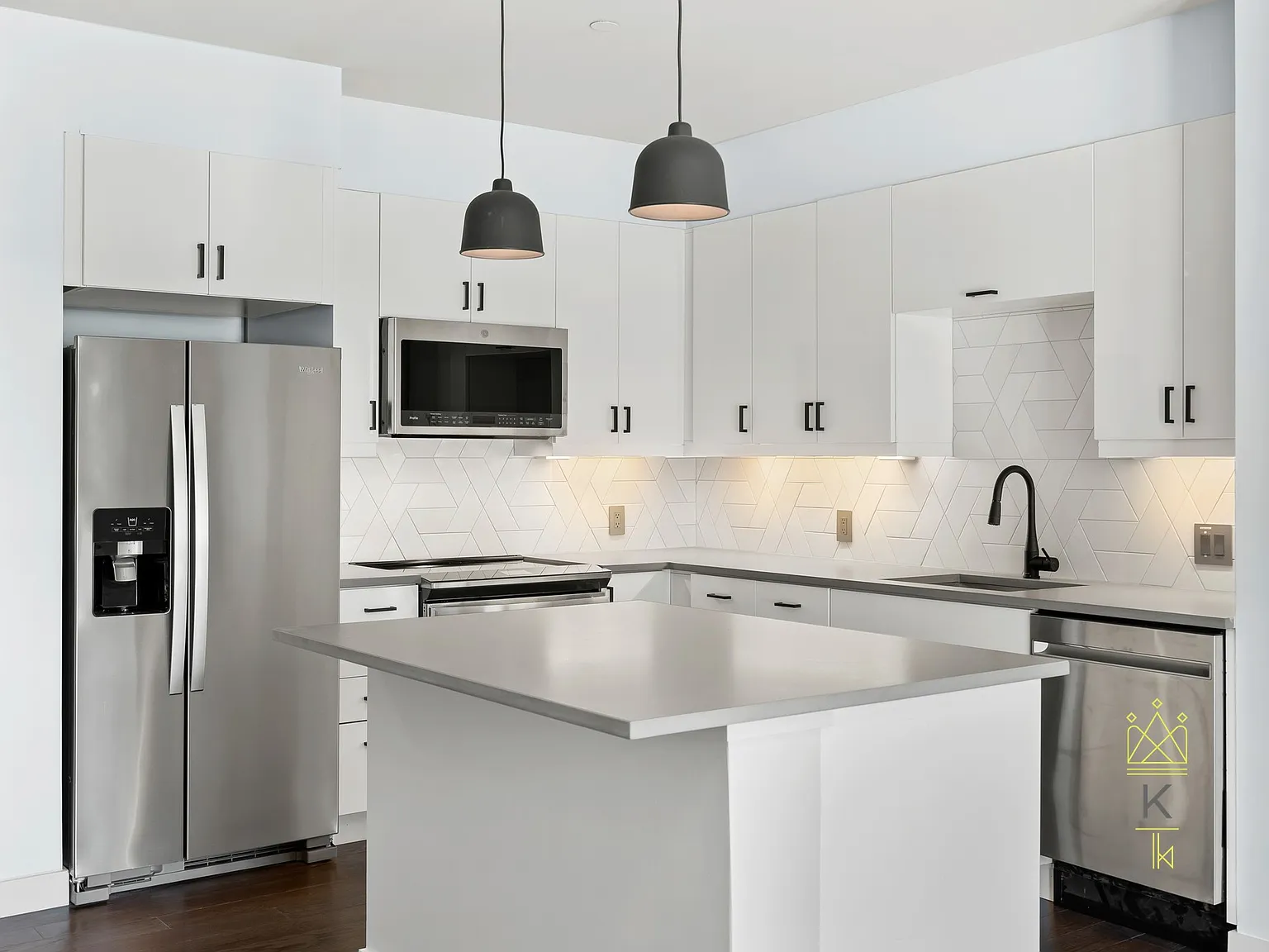 Studio, 1.0 bath, 712 sqft, $3,850 — Photo 2