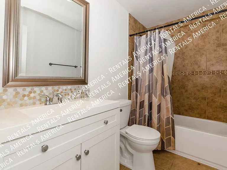 525 E Linden St — Photo 14