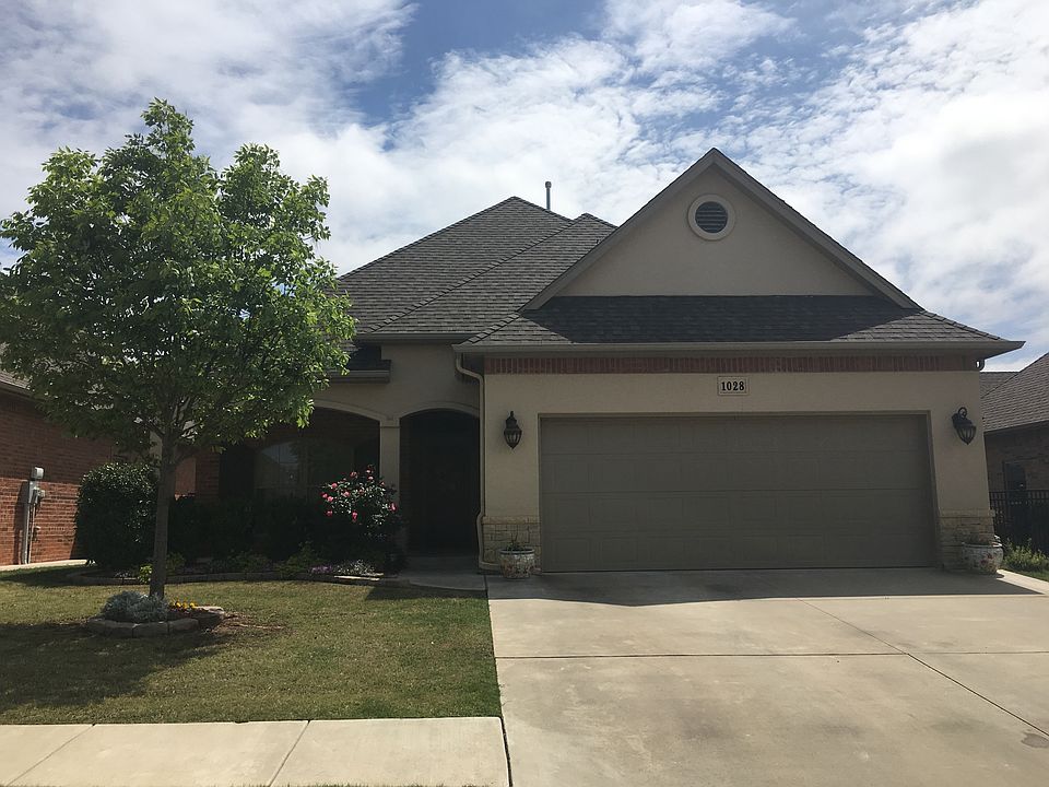 1st image of 1028 SW 108th Ter