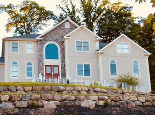 2 Fillmore Dr, Stony Pt, NY 10980