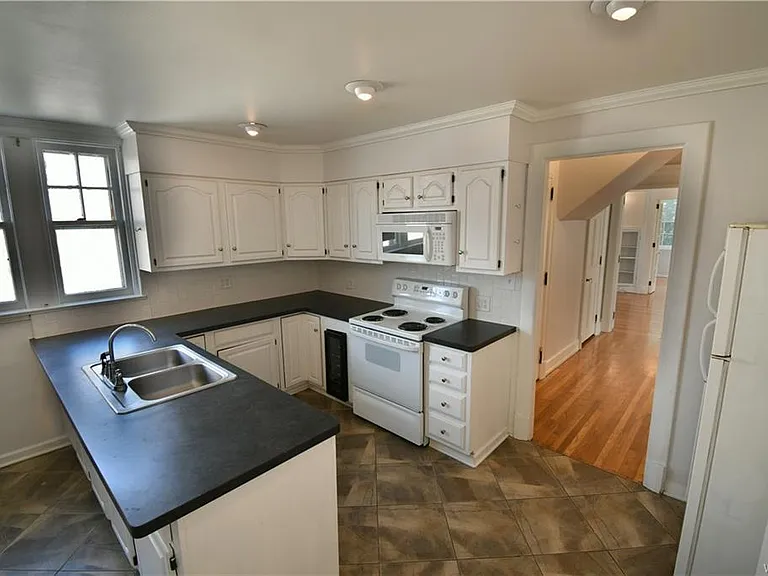 116 Linwood Ave — Photo 12