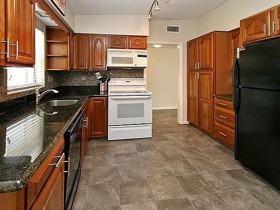 4th image of 2803 Bass Lake Blvd
