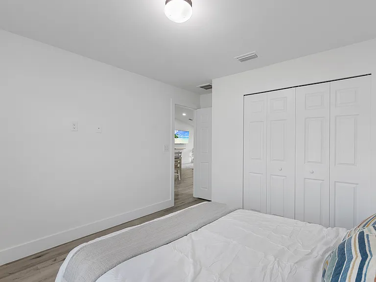 2321 NW 26th St — Photo 12