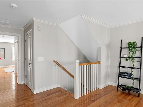 4th image of 23 Allen Pl #23