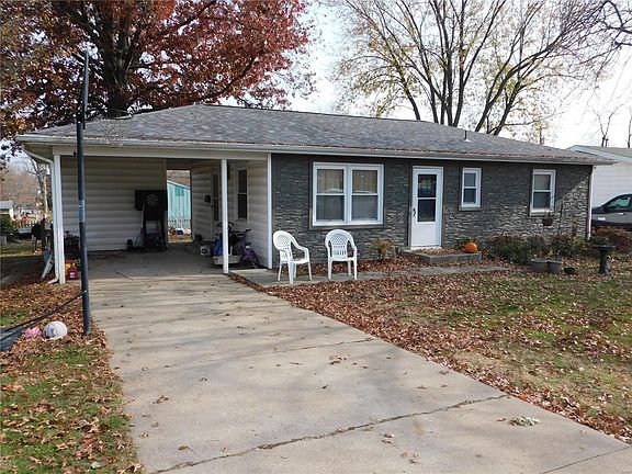 2nd image of 200 Juanita St