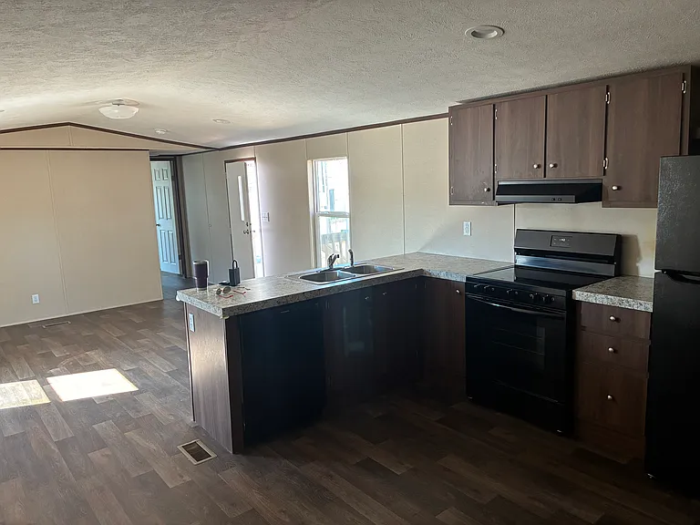 100 Tiffany Dr — Photo 9