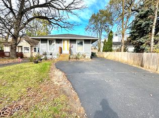 334 E Clarendon Dr, Round Lake Beach, IL