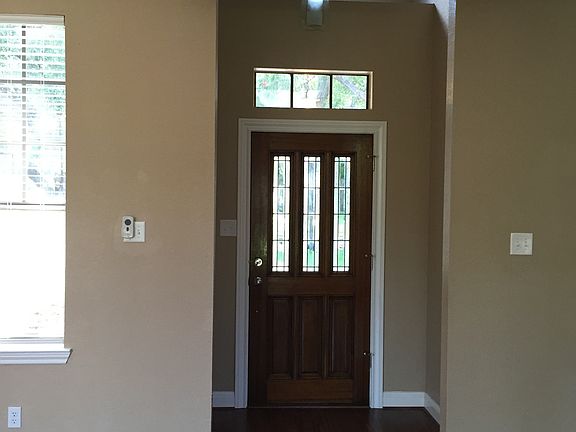4th image of 220 Zinnia St
