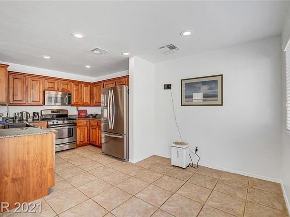 4th image of 989 Medina De Leon Ave