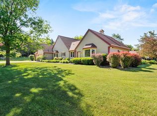 220 Manor Ct, Brookfield, WI 53005