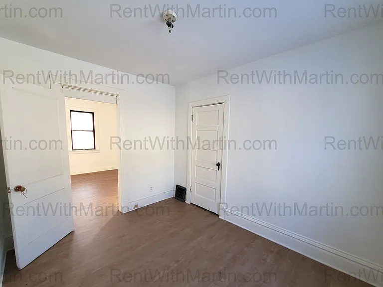 824 Logan Ave — Photo 9