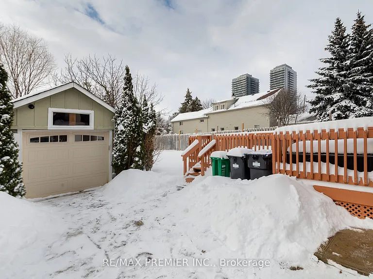 21 Elizabeth St N — Photo 37