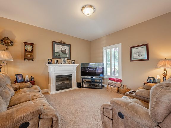 3rd image of 85 Howery St