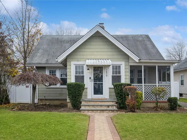 1879 Longfellow Street, Baldwin, NY 11510