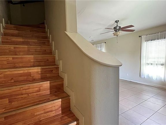 4th image of 1320 Daffodil Ave #D