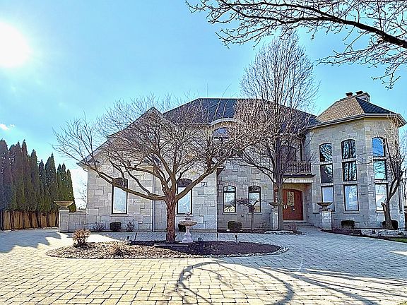 3rd image of 904 S Edgewood Ln