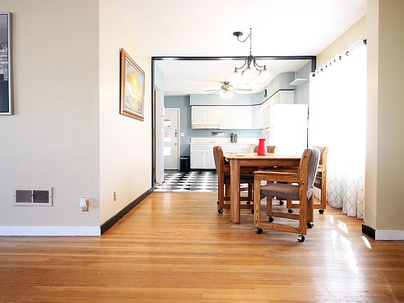 4th image of 410 N 1st St